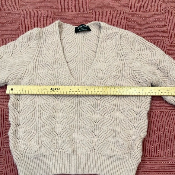 MINKPINK Cream V-Neck Sweater Classic Knit - Picture 5 of 15